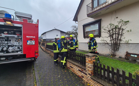 FW VG Westerburg: Gemeldeter Gebäudebrand in Halbs entpuppt sich als Kaminbrand - Foto: presseportal.de