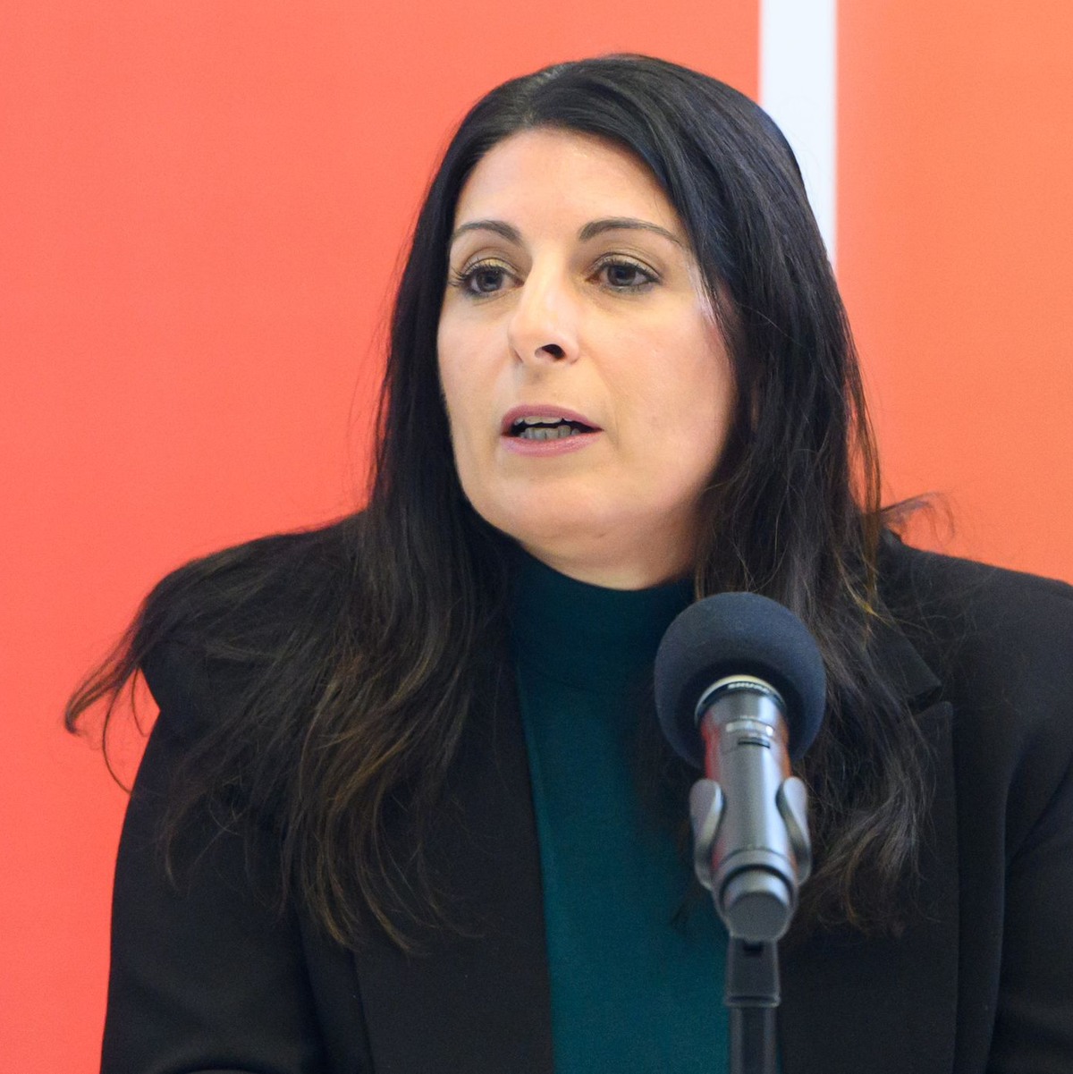 Hat ein «Gegenmodell zum Kahlschlag-Plan des Vorstandes» vorgelegt: Betriebsratschefin Daniela Cavallo. - Foto: Alicia Windzio/dpa