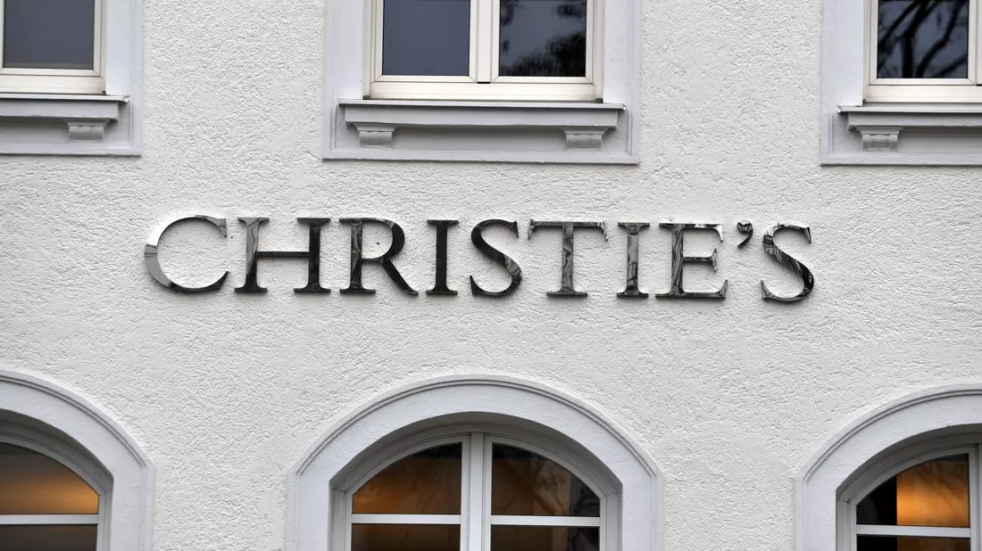 Im Auktionshaus Christie's in New York hat ein Magritte-Gemälde einen Rekordpreis erzielt. - Bild: picture alliance / dpa