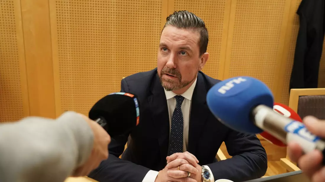 Høibys Anwalt Øyvind Bratlien äußert sich vor Journalisten. - Bild: Ole Berg-Rusetn/NTB/dpa