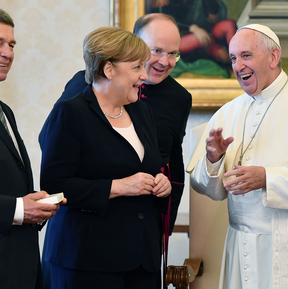 Der Papst gab Merkel einen Ratschlag für den Umgang mit Trump mit - Foto: Ettore Ferrari/ANSA Pool/AP/dpa