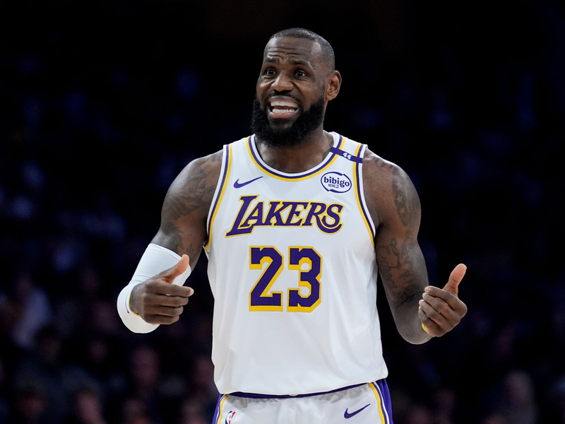 Zieht sich aus den sozialen Medien zurück: Basketball-Star LeBron James. - Foto: Marcio Jose Sanchez/AP/dpa