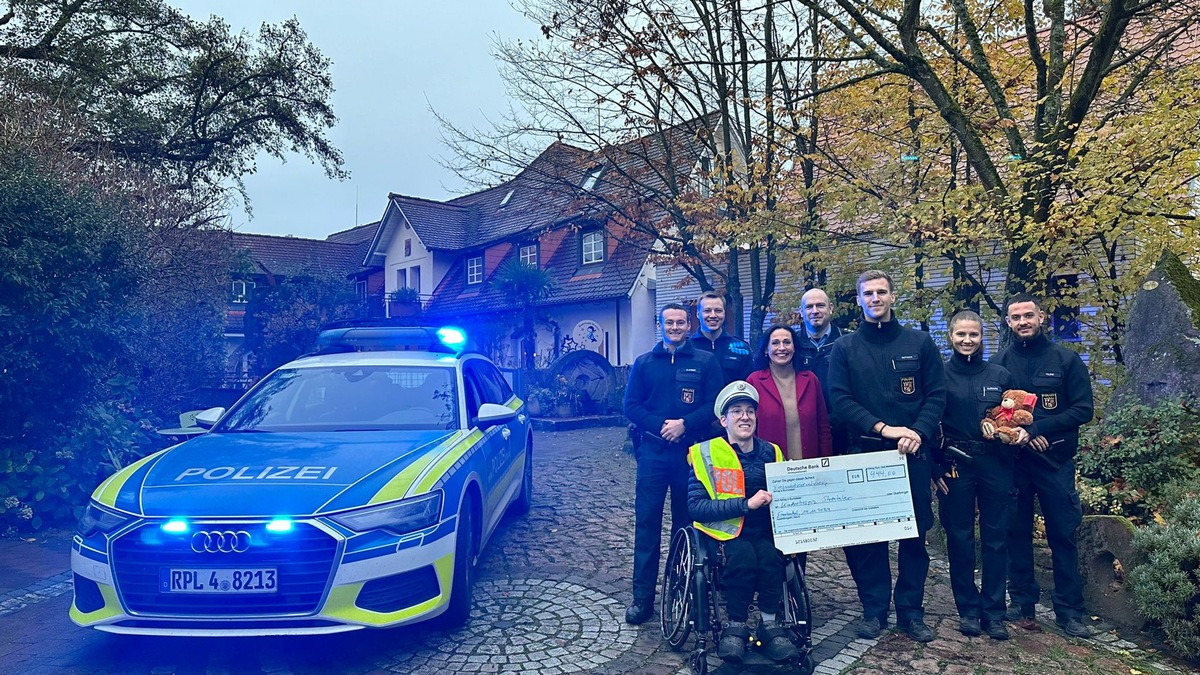 POL-PDLU: Spendenübergabe der Polizei Frankenthal an das Kinderhospiz 
