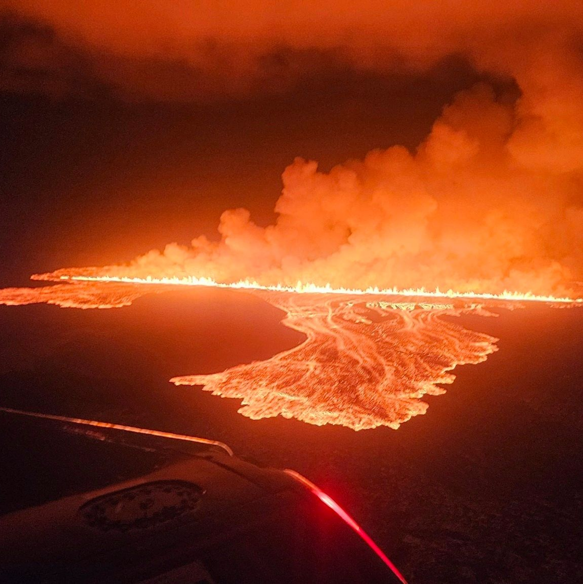 Auf Island hat sich abermals die Erde aufgetan. - Foto: -/Civil Protection in Iceland via AP/dpa