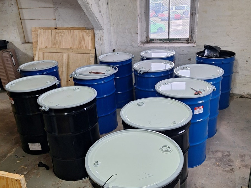 ZOLL-DD: GER Thüringen stellt 316 Kilogramm Marihuana, eine Waffe sowie 172.000 Euro sicher und nimmt sechs mutmaßliche Drogendealer fest - Foto: presseportal.de