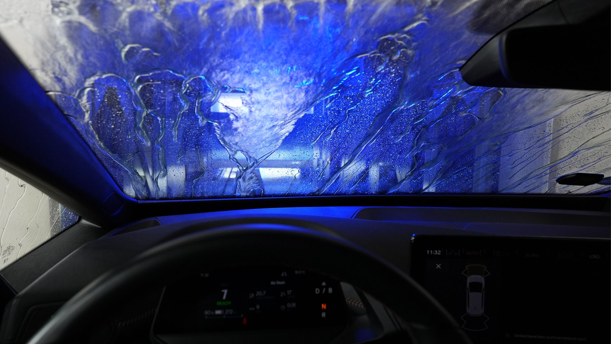 Waschanlagen-Betreiber haften grundsätzlich für Schäden an Fahrzeugen. (Symbolfoto) - Foto: Marcus Brandt/dpa