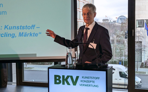 Warnsignal für den Wirtschaftsstandort: Deutsche Kunststoffindustrie steckt in der Krise - Foto: presseportal.de