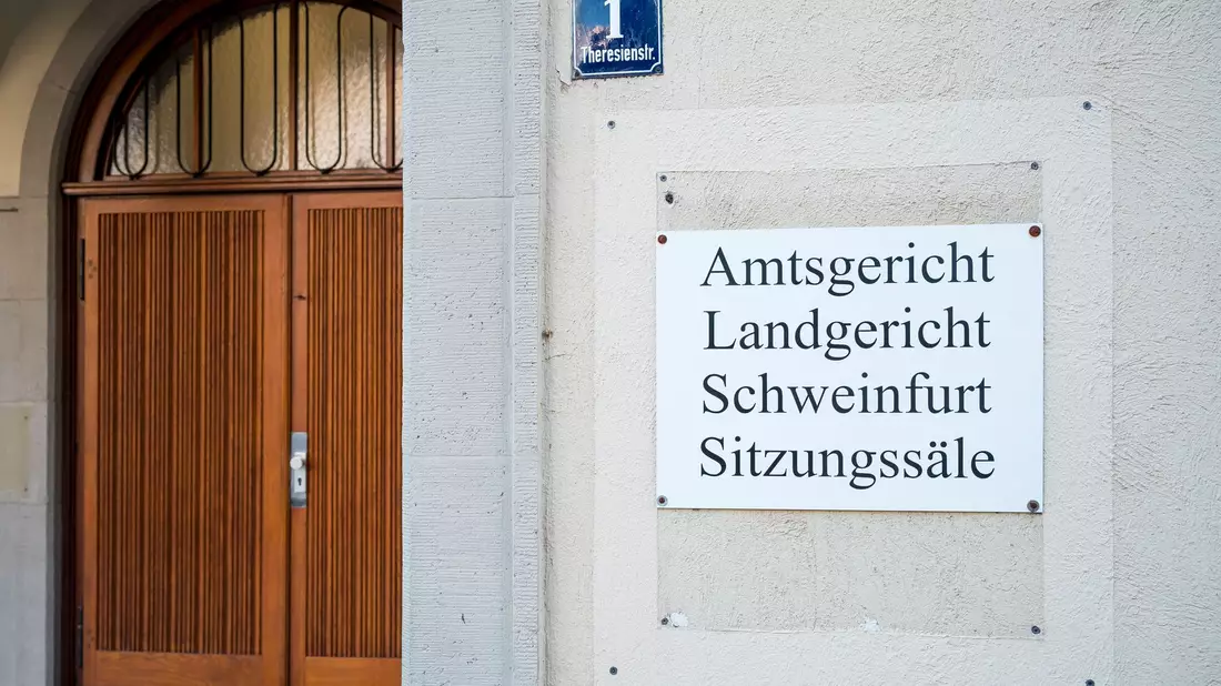 Nach dem Tod ihres unterernährten Kindes stehen die Eltern vor Gericht. (Archivbild)  - Bild: Daniel Vogl/dpa