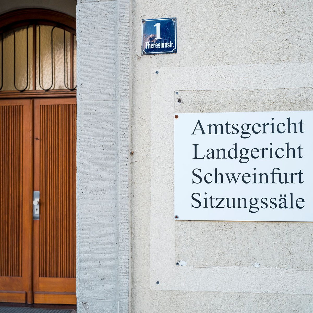 Nach dem Tod ihres unterernährten Kindes stehen die Eltern vor Gericht. (Archivbild)  - Foto: Daniel Vogl/dpa