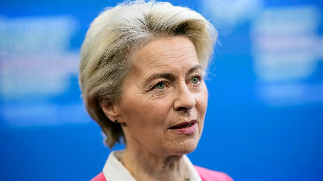 Vor ihrer politischen Laufbahn arbeitete Ursula von der Leyen als Assistenzärztin. (Archivbild) - Bild: Petr Josek/AP/dpa