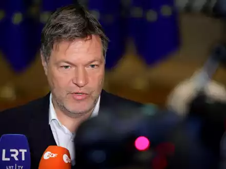 Habeck wirbt für mehr europäische Einigkeit gegenüber den Vereinigten Staaten. (Archivbild) - Foto: Olivier Matthys/AP/dpa