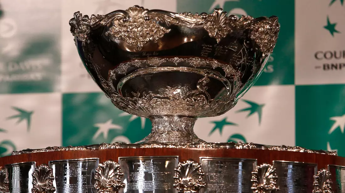 Um diesen Pokal geht es im Davis Cup. - Bild: picture alliance / Michel Spingler/AP/dpa