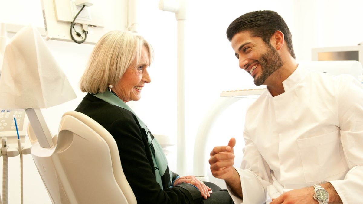 Zahnersatz im Ausland - Dr. Yasin Aktas verrät, warum günstig nicht immer der beste Weg ist - Foto: presseportal.de