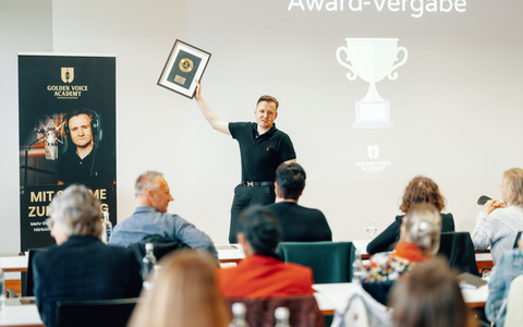 Golden Voice Academy: Über 1.000 Euro im Monat mit nur einem Auftrag als Sprecher - Foto: presseportal.de