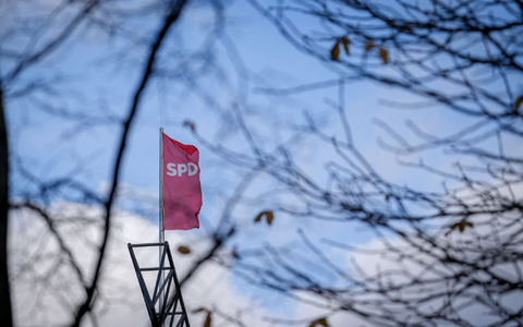 Stürmische Zeiten in der SPD: Die K-Frage ist immer noch nicht beantwortet. Die Parteiführung steht zunehmend unter Druck, einen Kanzlerkandidaten zu bestimmen. - Foto: Kay Nietfeld/dpa