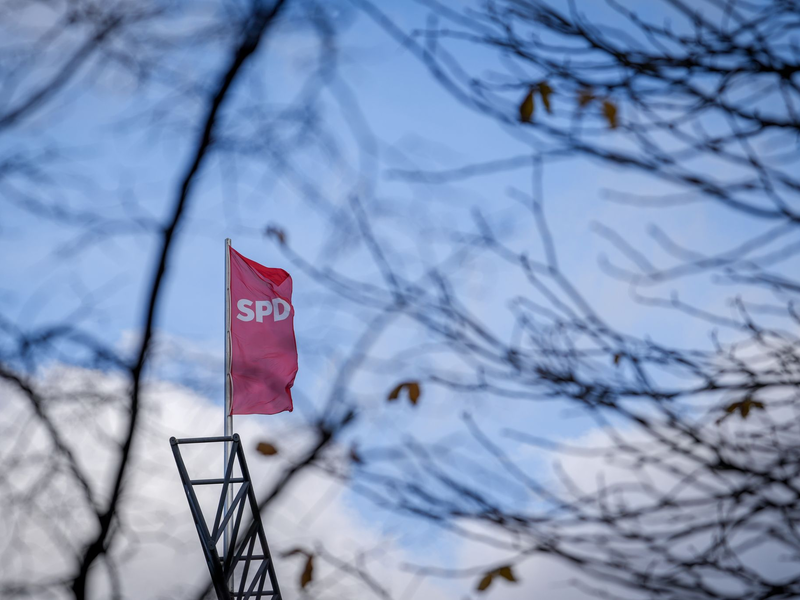 Stürmische Zeiten in der SPD: Die K-Frage ist immer noch nicht beantwortet. Die Parteiführung steht zunehmend unter Druck, einen Kanzlerkandidaten zu bestimmen. - Foto: Kay Nietfeld/dpa