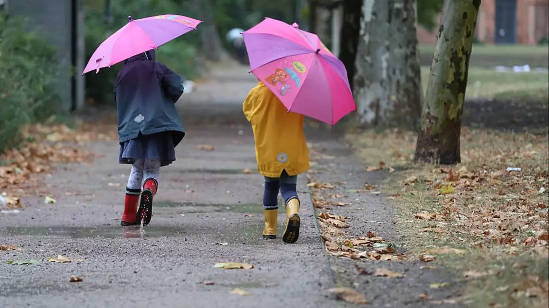 Zwei Kleinkinder bei Herbstanfang (Archiv) - Bild: über dts Nachrichtenagentur