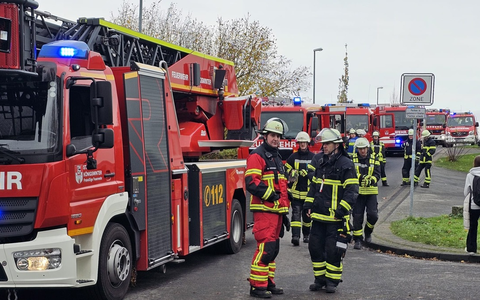 FW Königswinter: Kellerbrand mit starker Verrauchung im Gymnasium Oberpleis entpuppt sich als brennende Türklinken an der Zugangstür zum Heizungskeller. - Foto: presseportal.de FW Königswinter: Kellerbrand mit starker Verrauchung im Gymnasium Oberpleis entpuppt sich als brennende Türklinken an der Zugangstür zum Heizungskeller. - Foto: presseportal.de