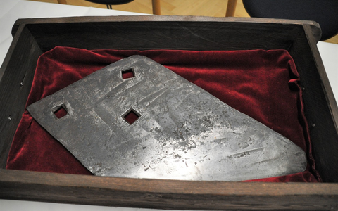 HDP-RP: Schinderhannes-Fallbeil wechselt den Besitzer; Übergabe des historischen Exponats von der Hochschule der Polizei Rheinland-Pfalz an das Hunsrück-Museum Simmern - Foto: presseportal.de