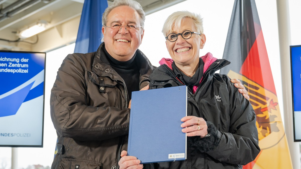 BPOLP Potsdam: Kooperationsvertrag in Neustadt (Holstein) unterzeichnet. DLR und Bundespolizei stärken Zusammenarbeit bei maritimer Sicherheit. - Foto: presseportal.de