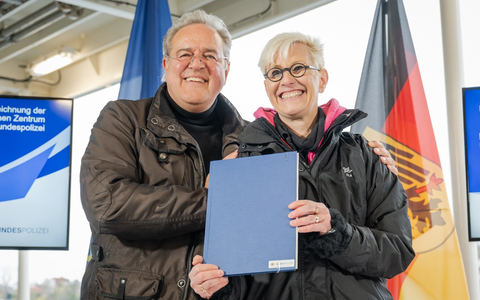 BPOLP Potsdam: Kooperationsvertrag in Neustadt (Holstein) unterzeichnet. DLR und Bundespolizei stärken Zusammenarbeit bei maritimer Sicherheit. - Foto: presseportal.de