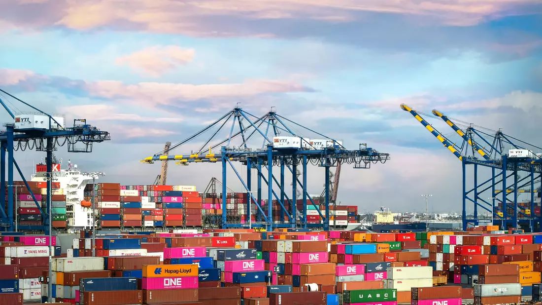 Partnerschaften zwischen Logistikdienstleistern, Technologieanbietern und Kunden können entscheidend sein, um die digitale Transformation erfolgreich zu gestalten.  - Bild: @barrettward – unspalash.com  