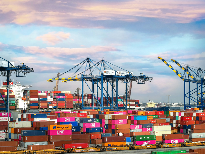Partnerschaften zwischen Logistikdienstleistern, Technologieanbietern und Kunden können entscheidend sein, um die digitale Transformation erfolgreich zu gestalten.  - Foto: @barrettward – unspalash.com  