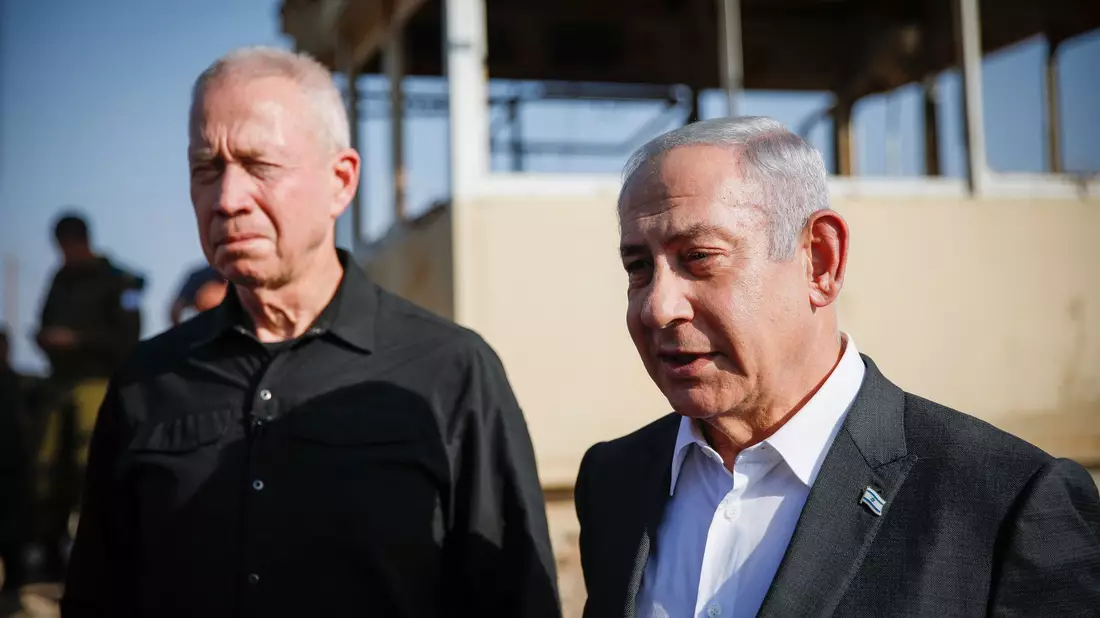 Der Internationale Strafgerichtshof hat Haftbefehl gegen Israels Regierungschef Benjamin Netanjahu (rechts) und seinen Ex-Verteidigungsminister Joav Galant erlassen (Archivbild).  - Bild: Shir Torem/Flash 90 Pool via AP/dpa