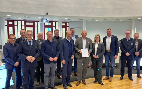 POL-REK: 241121-4: Sicherheitskonferenz der Polizei Rhein-Erft-Kreis: Polizei und Stadtspitzen unterzeichnen Kooperationsvereinbarung zum Kinderschutz - Foto: presseportal.de POL-REK: 241121-4: Sicherheitskonferenz der Polizei Rhein-Erft-Kreis: Polizei und Stadtspitzen unterzeichnen Kooperationsvereinbarung zum Kinderschutz - Foto: presseportal.de