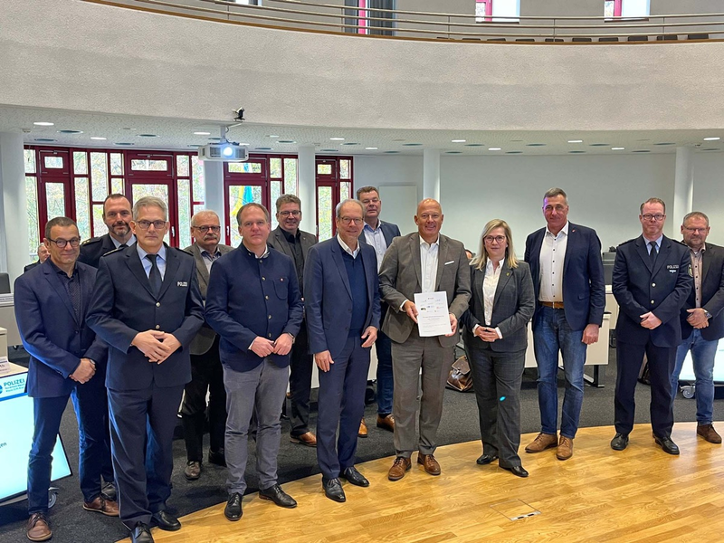 POL-REK: 241121-4: Sicherheitskonferenz der Polizei Rhein-Erft-Kreis: Polizei und Stadtspitzen unterzeichnen Kooperationsvereinbarung zum Kinderschutz - Foto: presseportal.de