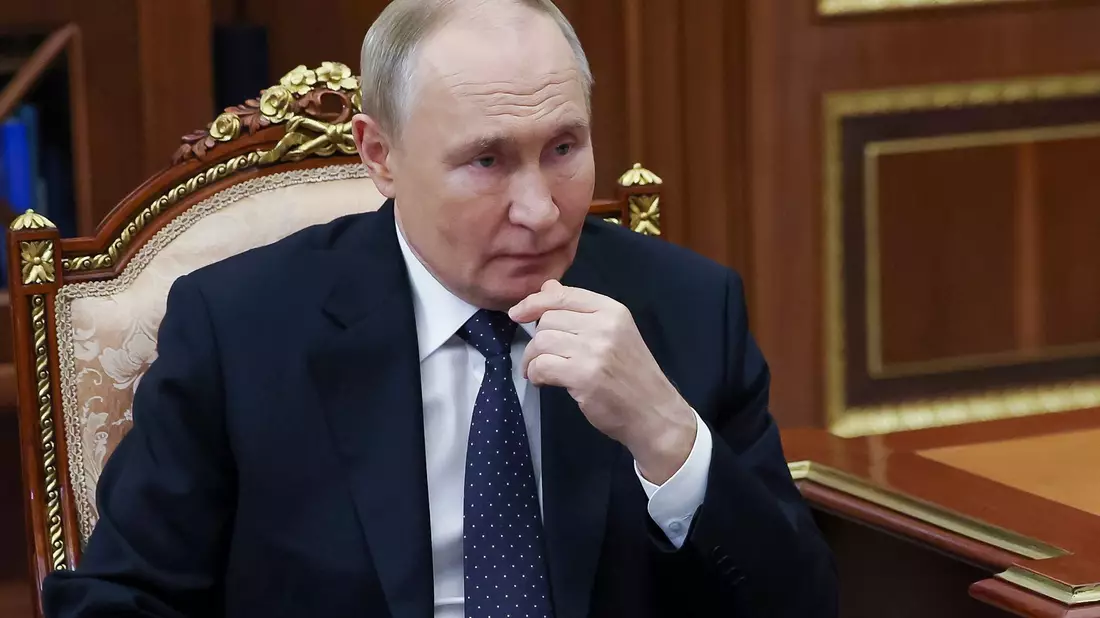 Russland hat die Ukraine nach Angaben aus Moskau mit einem neuen Raketentyp angegriffen. - Bild: Vyacheslav Prokofyev/Pool Sputnik Kremlin/AP