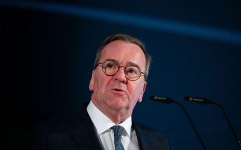 Nach einigem Zögern steht Verteidigungsminister Pistorius in der K-Frage jetzt hinter einer erneuten Kanzlerkandidatur von Olaf Scholz. (Archivbild) - Foto: Sven Hoppe/dpa