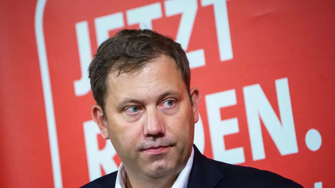 Musk wolle Deutschland ins Chaos stürzen, sagt SPD-Chef Lars Klingbeil. (Archivbild) - Bild: Andreas Arnold/dpa