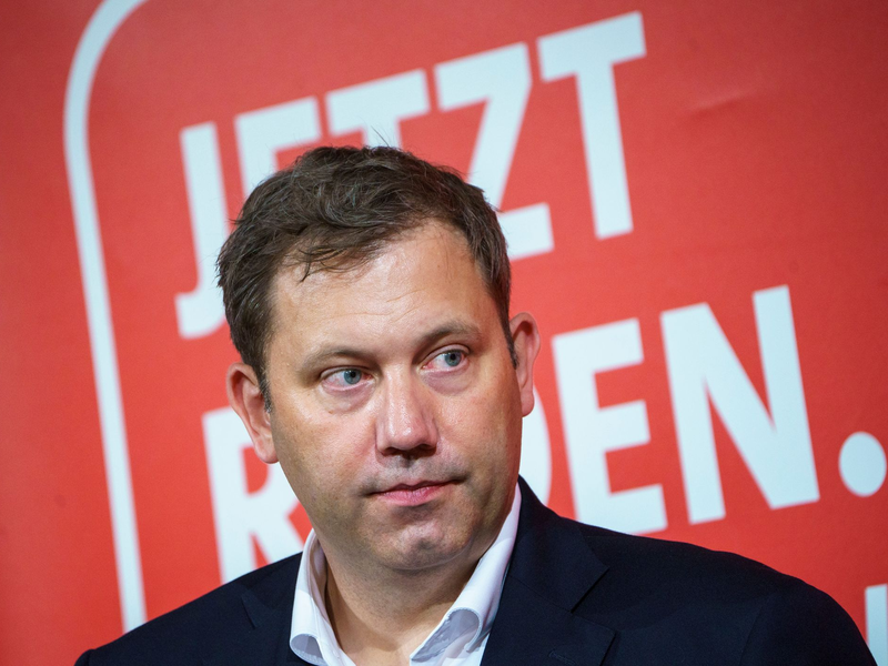 SPD-Chef Klingbeil vermisst eine Gegenfinanzierung der Unionsversprechen.  - Foto: Andreas Arnold/dpa