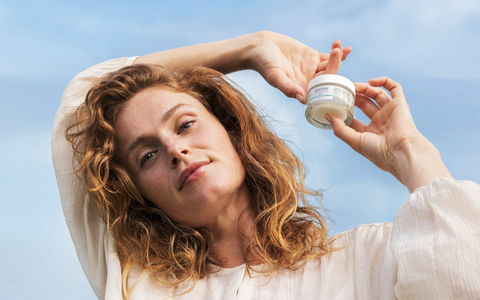 Tag der Naturkosmetik: Heute schon gecremt? / Wieso der Blick auf die Kosmetikprodukte einen Unterschied macht! - Foto: presseportal.de