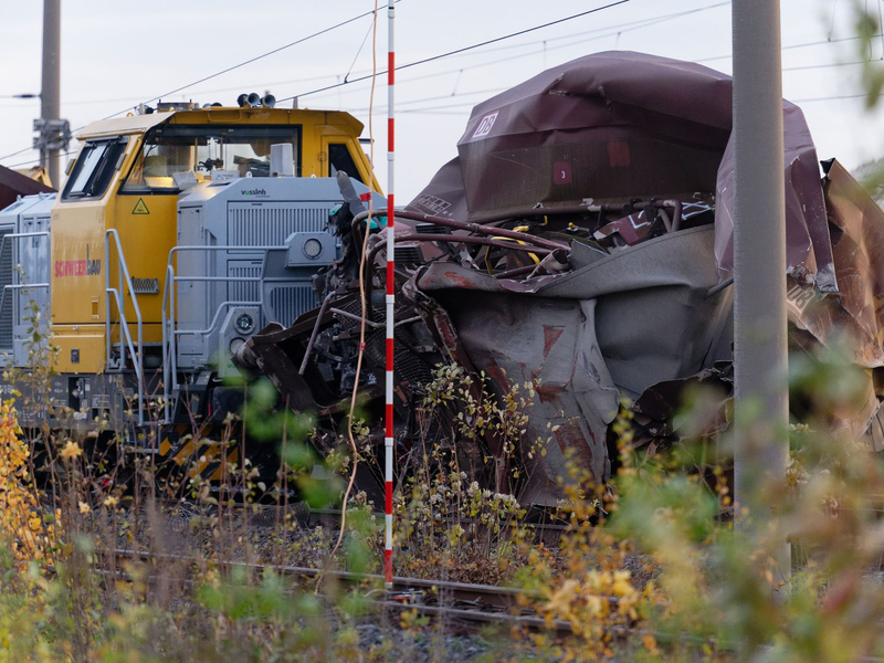 Die betroffene Bahnstrecke zwischen Köln und Aachen bleibt wohl tagelang gesperrt. - Foto: Henning Kaiser/dpa