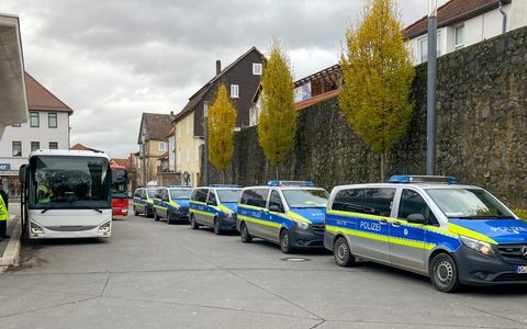 POL-HR: Homberg/Fritzlar - Polizei führt Kontrollen an Schul- und Linienbussen durch - Mängel festgestellt - Foto: presseportal.de POL-HR: Homberg/Fritzlar - Polizei führt Kontrollen an Schul- und Linienbussen durch - Mängel festgestellt - Foto: presseportal.de