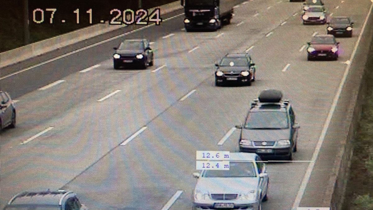 POL-DA: Mörfelden-Walldorf / A5: Polizei registriert über 180 Abstandsverstöße innerhalb einer Stunde - Foto: presseportal.de