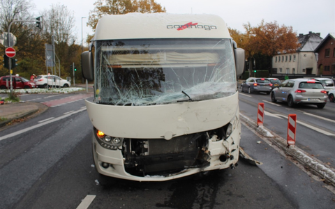 POL-AC: Unfall mit mehreren Fahrzeugen auf dem Pariser Ring - Foto: presseportal.de