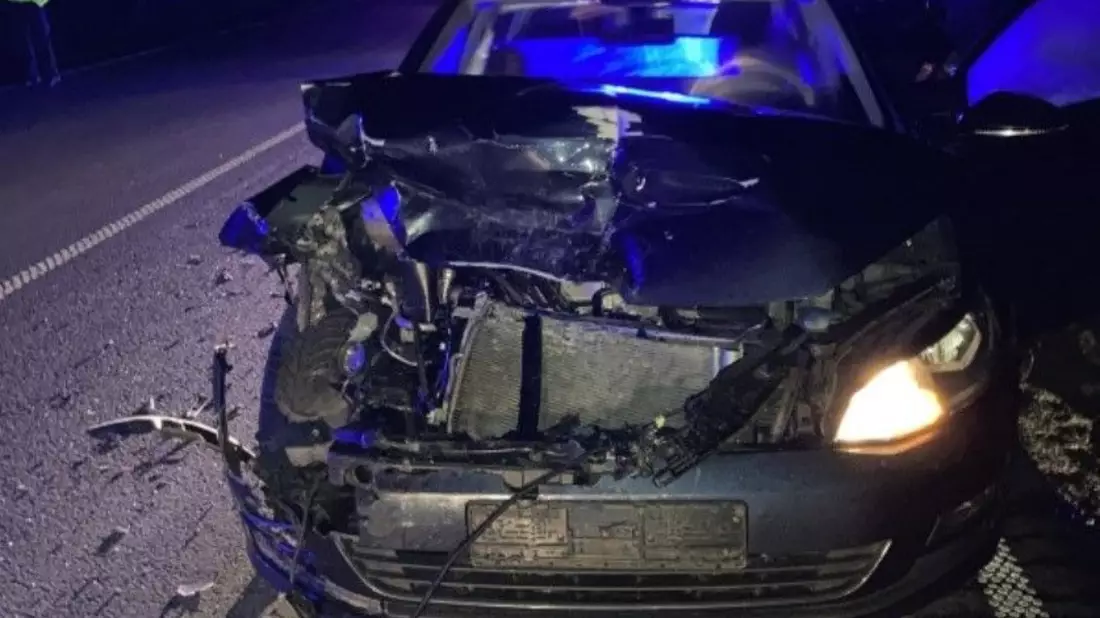 POL-KB: Allendorf/Eder - Verkehrsunfall auf B 253, Zivilwagen der Polizei beschädigt, Polizeibeamter leicht verletzt - Bild: presseportal.de