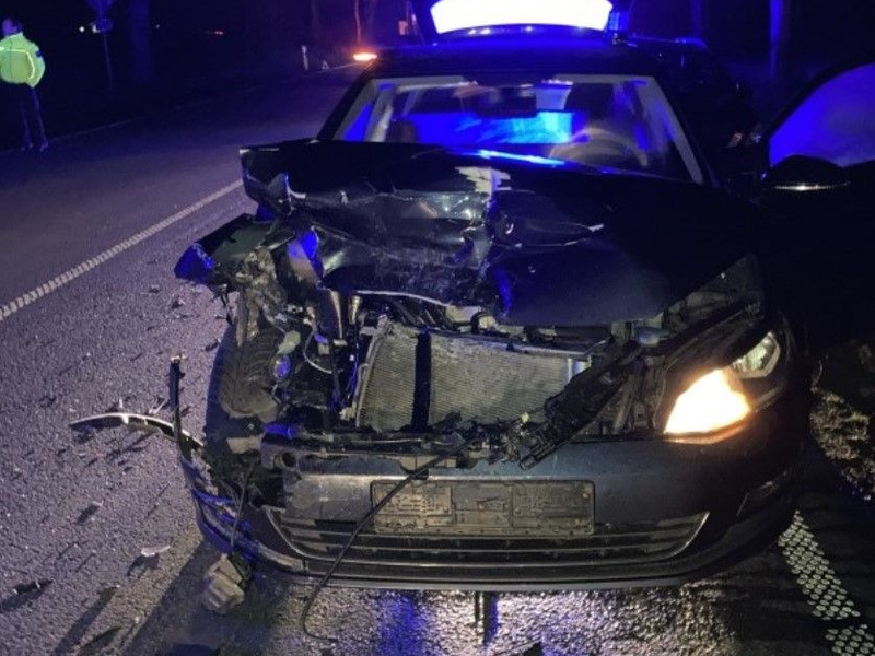 POL-KB: Allendorf/Eder - Verkehrsunfall auf B 253, Zivilwagen der Polizei beschädigt, Polizeibeamter leicht verletzt - Foto: presseportal.de