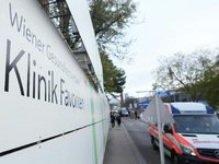 Nahe der Klink wurde einem Medienbericht zufolge die Leiche eines Kindes entdeckt. - Foto: Georg Hochmuth/APA/dpa