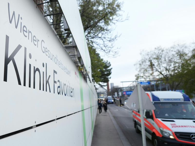 Auf dem Gelände der Klink wurde einem Medienbericht zufolge die Leiche eines Kindes entdeckt. - Foto: Georg Hochmuth/APA/dpa