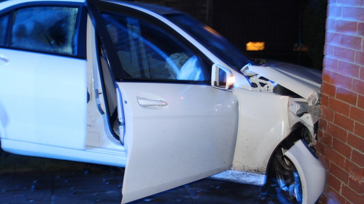 POL-MI: Flucht vor Verkehrskontrolle endet mit Unfall - Foto: presseportal.de