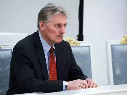 Für Kremlsprecher Peskow sind die Schimpftiraden gegen Selenskyj völlig normal und verständlich. (Archivbild) - Foto: Vyacheslav Prokofyev/AP/dpa