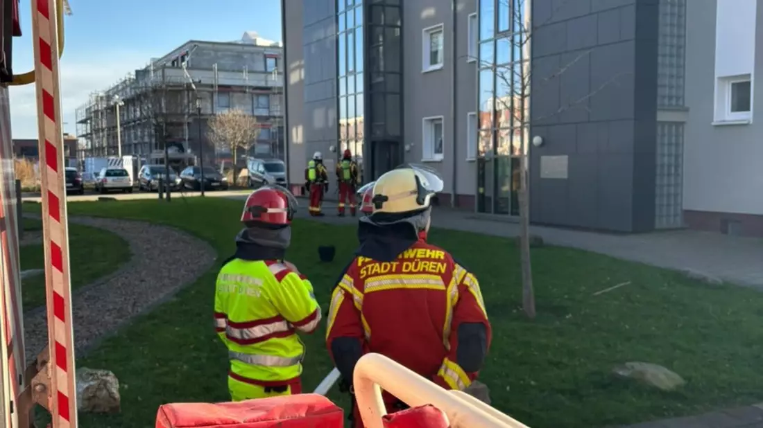 FW Düren: Wohnungsbrand am Freitagvormittag im Dürener Grüngürtel - Bild: presseportal.de