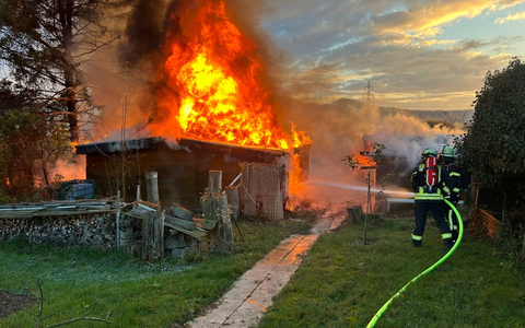 FW-BN: Laubenbrand mit brandverletzter Person - Foto: presseportal.de