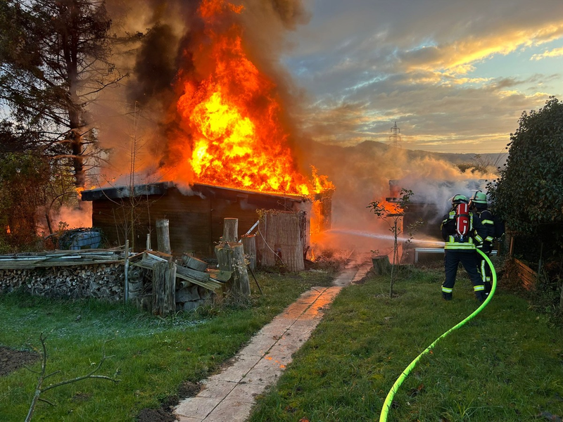 FW-BN: Laubenbrand mit brandverletzter Person - Foto: presseportal.de