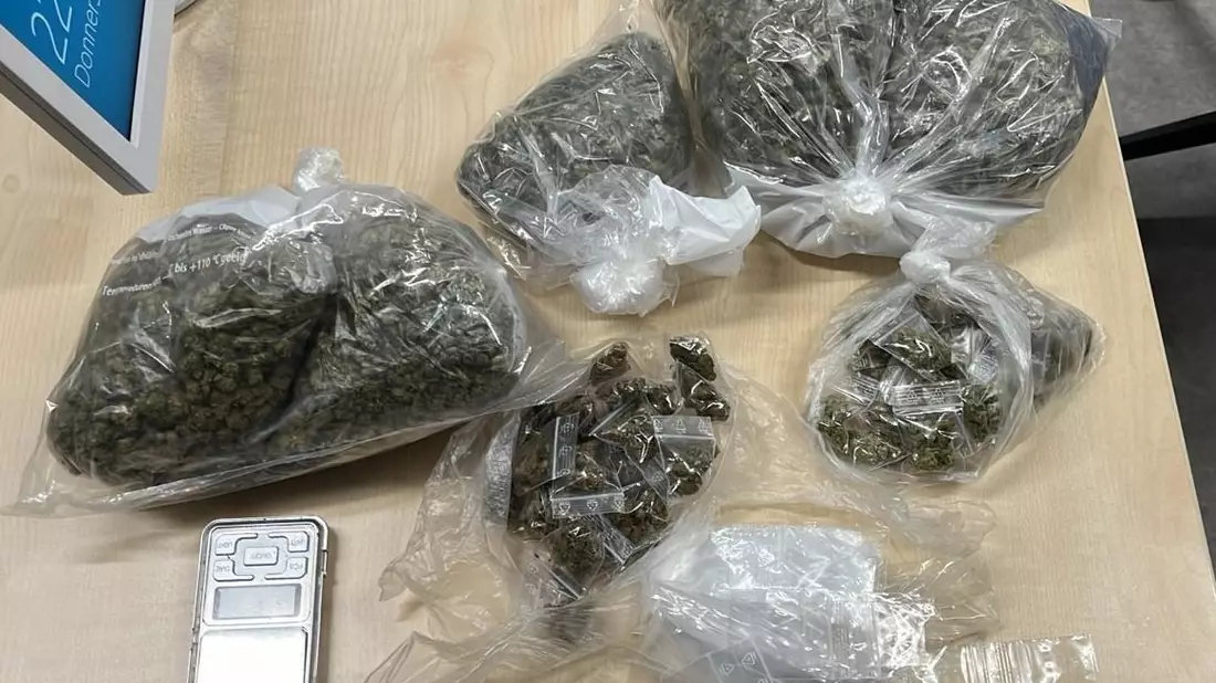 POL-K: 241122-3-K Erneute Festnahme der Schwerpunktgruppe Mülheim - mutmaßlicher Drogendealer vom Wiener Platz - Bild: presseportal.de