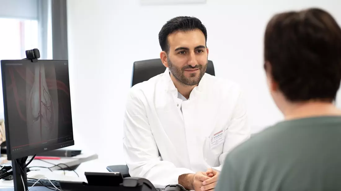 Innovative Behandlung bei anhaltenden Knieschmerzen: TAPE-Methode im Klinikum Frankfurt (Oder) etabliert - Bild: presseportal.de